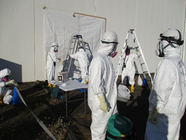 【応急措置(汚染拡大防止)訓練】 一時的な管理区域の設定及び汚染拡大防止活動