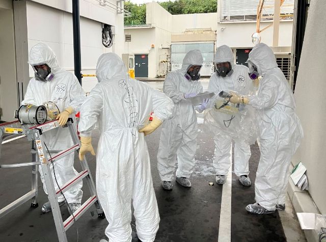 【応急措置訓練】
空気中放射性物質濃度の測定