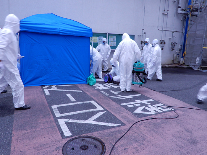【応急復旧措置訓練】一時的な管理区域の設定及び汚染拡大防止・除染活動