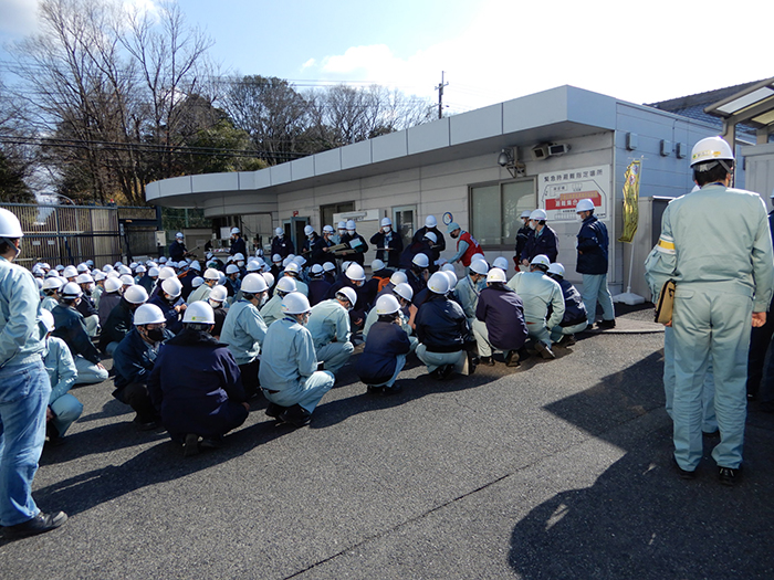 【避難・点呼訓練】
所員全員による避難・点呼