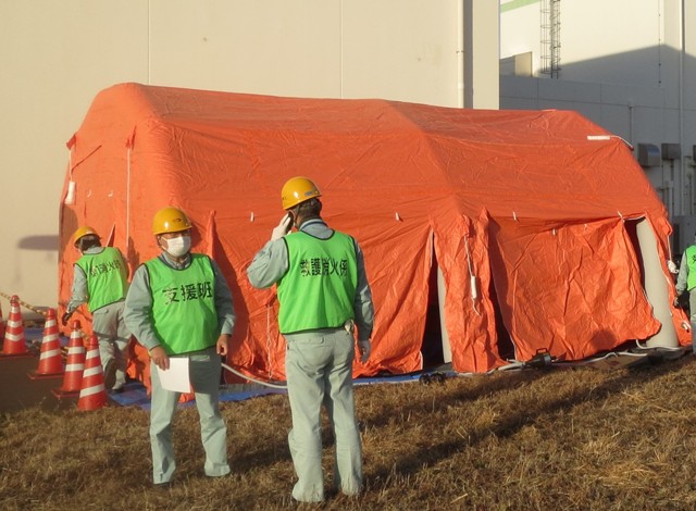 【応急措置(汚染拡大防止)訓練】 一時的な管理区域の設定及び汚染拡大防止活動