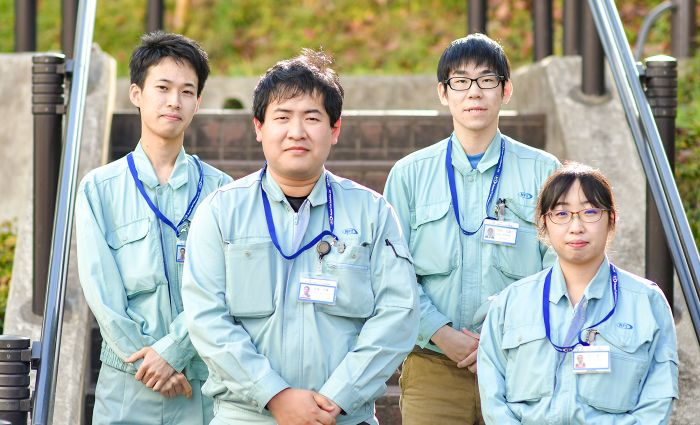 4人の集合写真