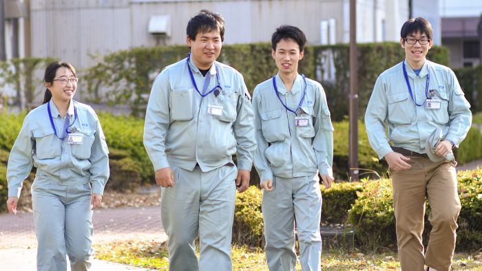 4人の集合写真